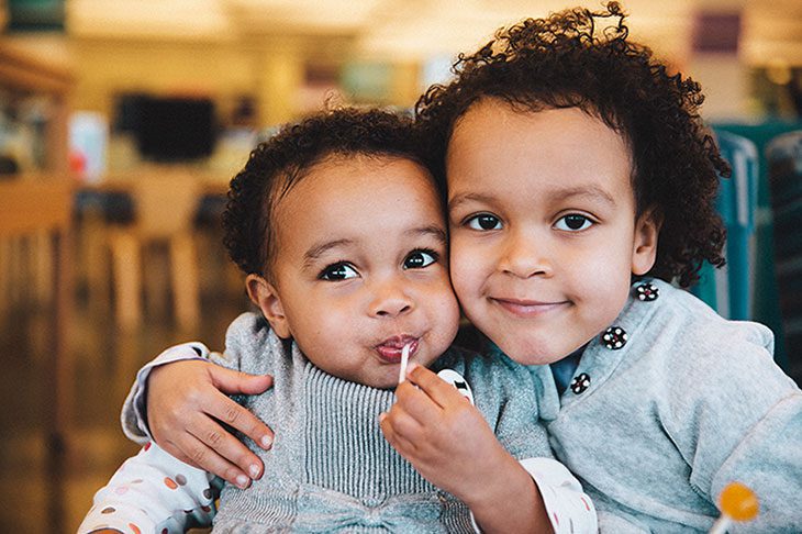 Toddler and preschooler with suckers