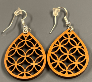 Laser-cut teardrop earrings 